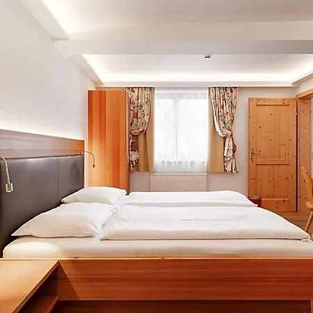 Ziach & Candy Hotel 2*